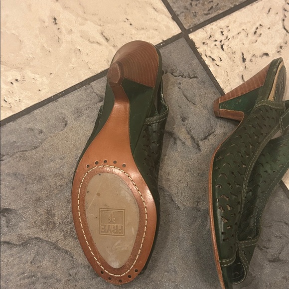 Frye maya cut sling back pump 8M Green Women's Sandals - Picture 9 of 11
